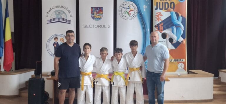 O idee de afacere născută în serile de iarnă, între prieteni Sportivii ACS Motiuashi alaturi de antrenori la Scoala Gimnaziala nr. 39
